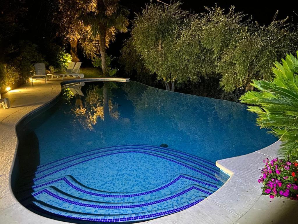 Villa มัลเชซิเน ภายนอก รูปภาพ